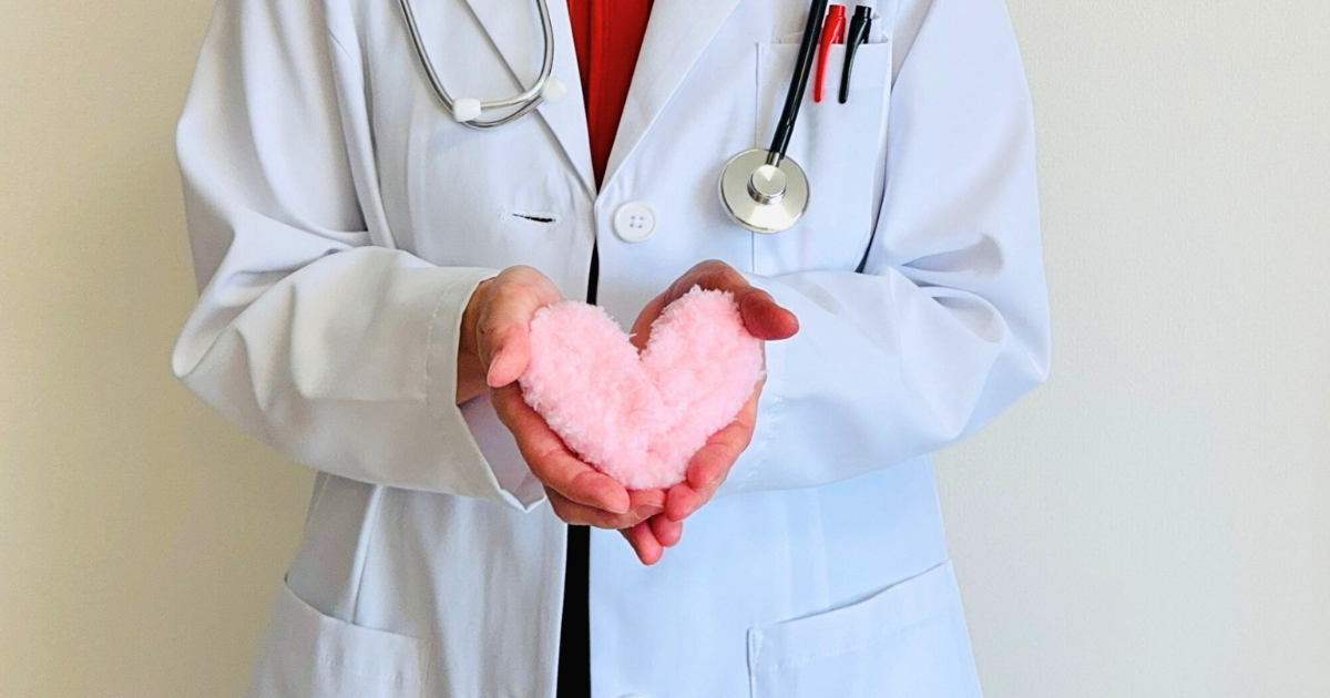 20代で胃がんになる？若い方でも発症するスキルス胃がんの原因・症状・治療法を解説